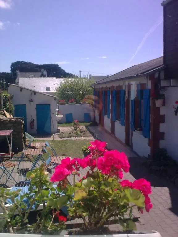 Façade et jardin de La Chaloupe à Kerhostin Quiberon